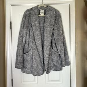Sleep Sense Stay cozy Gray and white fuzzy sweater size LG
